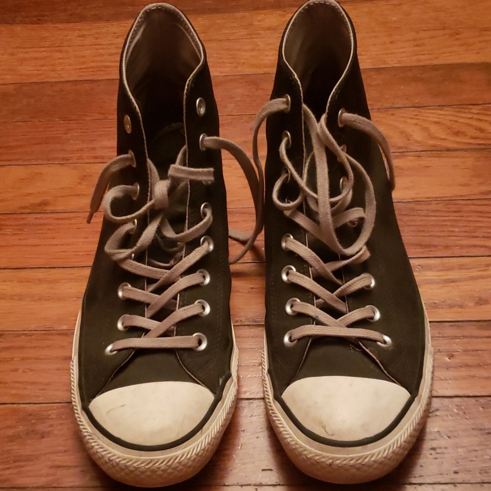 Leather Hi top converse Chuck taylors